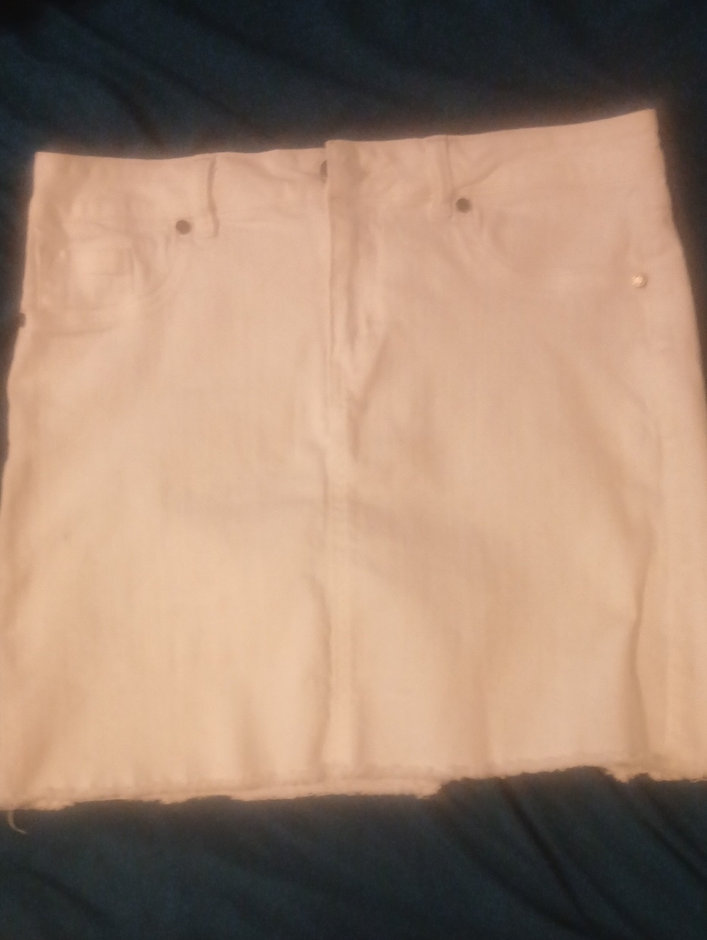 1822 Denim White Mini Skirt with Raw Hem